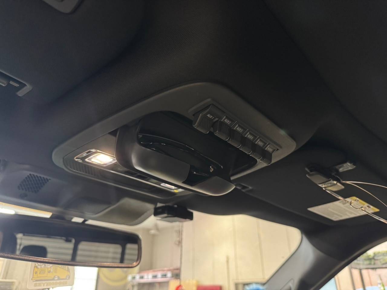 FORD　ラプター　アンダーネオン取り付け