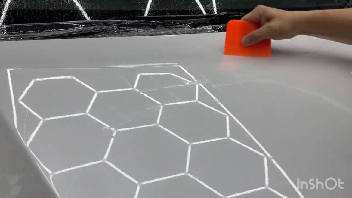 TOYOTA／ハイラックスサーフ　フードラッピング