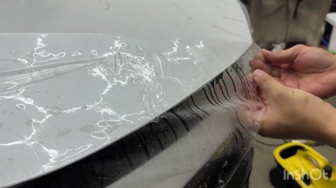 TOYOTA／ハイラックスサーフ　フードラッピング