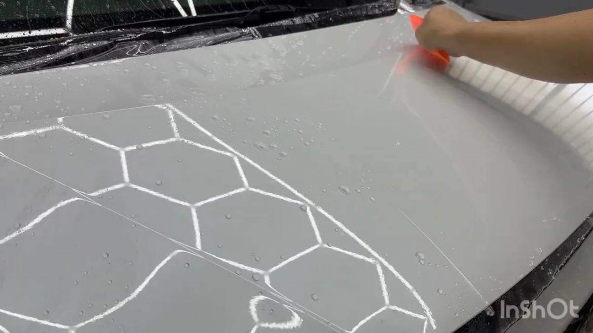 TOYOTA／ハイラックスサーフ　フードラッピング