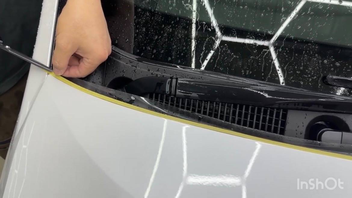 TOYOTA／ハイラックスサーフ　フードラッピング