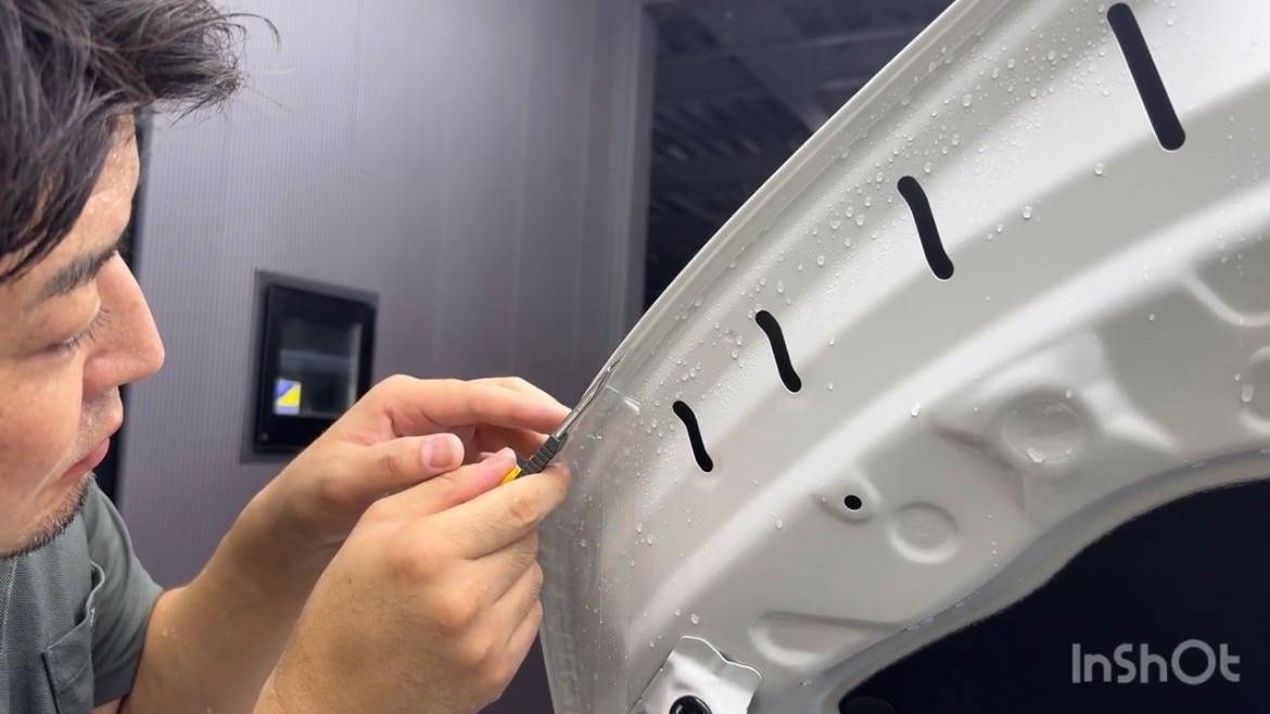 TOYOTA／ハイラックスサーフ　フードラッピング