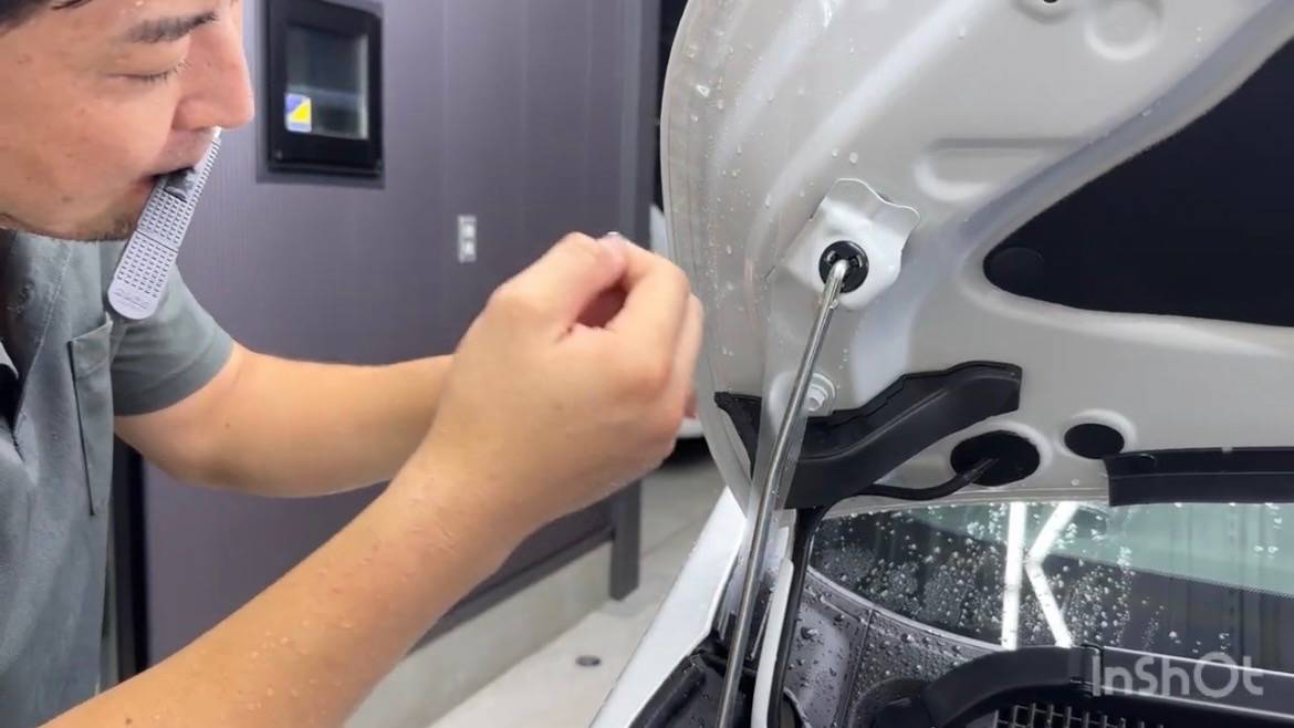 TOYOTA／ハイラックスサーフ　フードラッピング