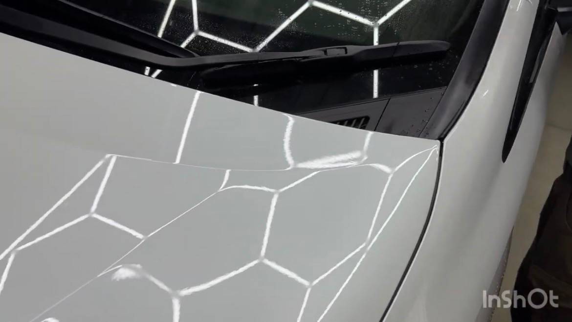 TOYOTA／ハイラックスサーフ　フードラッピング