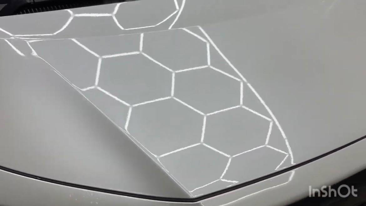 TOYOTA／ハイラックスサーフ　フードラッピング