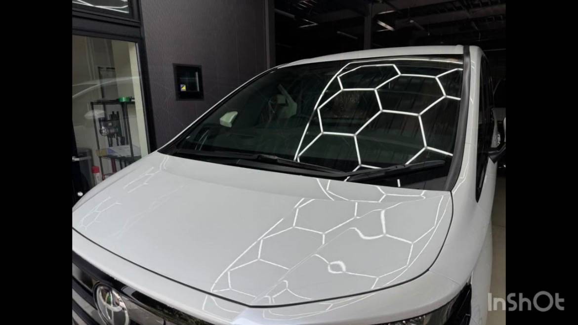 TOYOTA／ハイラックスサーフ　フードラッピング